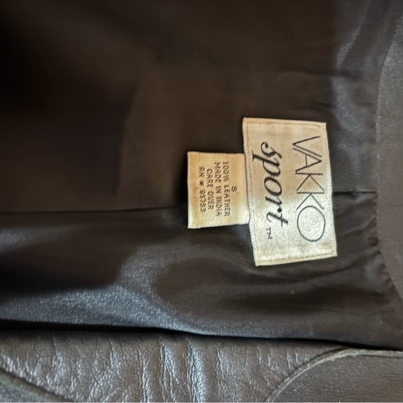 Vakko Vintage Black Leather Jacket for Women - Picture 4 of 9